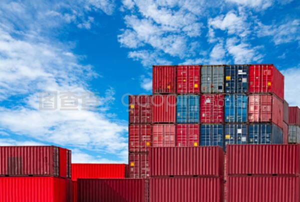 集装箱物流。货物和航运业务。进出口物流集装箱船。